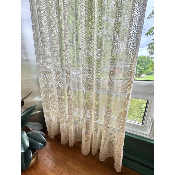 Vintage 70s pleated curtain, cream mesh, floral scalloped bottom, price for 1 - Picture 3 of 10